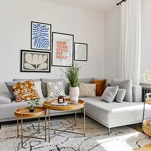 https://funky-flat.krakowhotelspoland.com